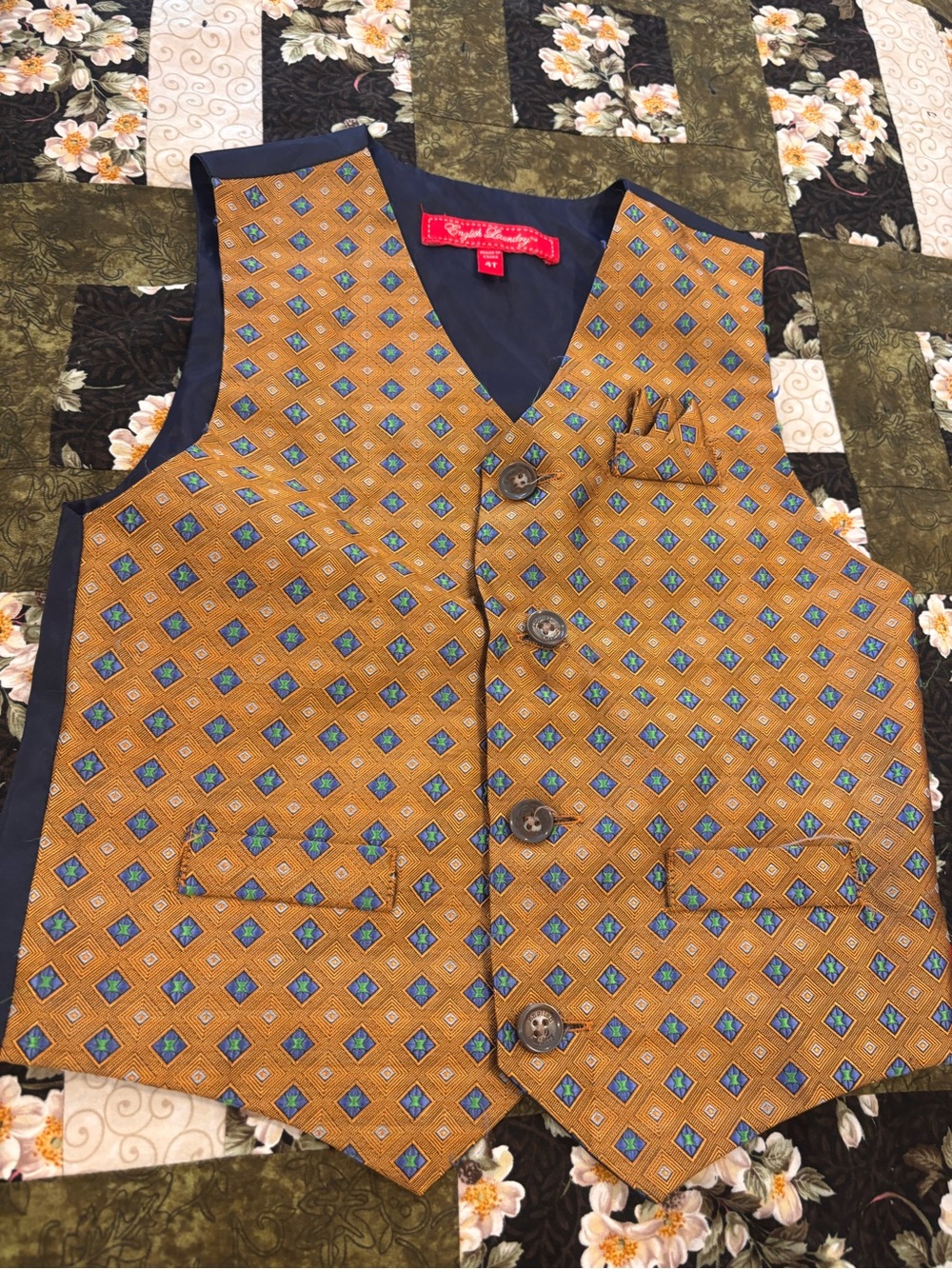 English laundry Boys Patterned Gold-Brown Dress Vest. Size 4T
